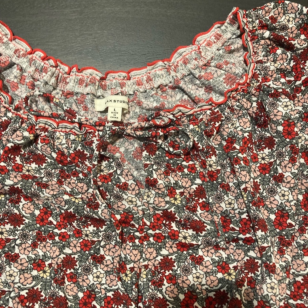 Size Large beautiful lightweight blouse of red floral pattern and long sleeves